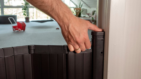 Baby Dan - Bramka ochronna ALMA, składana automatycznie, black