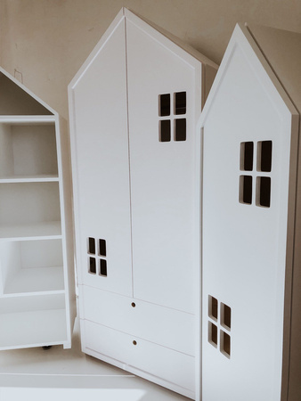 Duża biała garderoba dziecięca z szufladami, wyjątkowa szafa w kształcie domku