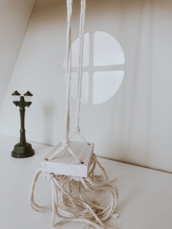 Wyjątkowy domek do zabawy dla chłopca i dziewczynki, z antresolą i huśtawką