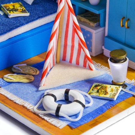 LITTLE STORY Składany Drewniany Model LED - Leo's room