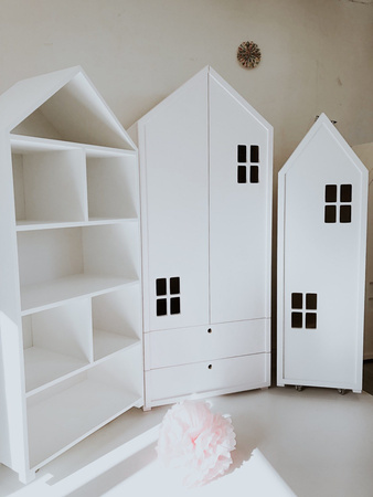 Zestaw solidnych mebli dziecięcych z drewna, z garderobą, z szufladami