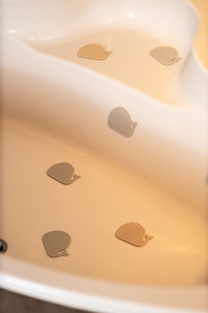 Filibabba Mini maty silikonowe do kąpieli 6 szt. Whales Blue Mix