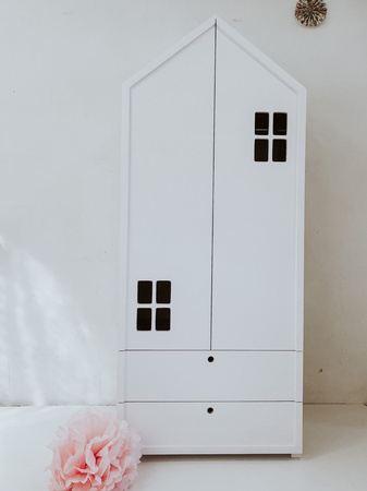 Zestaw solidnych mebli dziecięcych z drewna, z garderobą, z szufladami