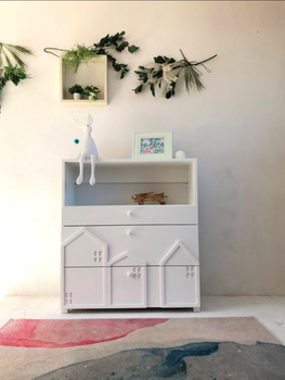 Mała komoda do pokoju dziecięcego z szufladami, biała komoda dla dzieci
