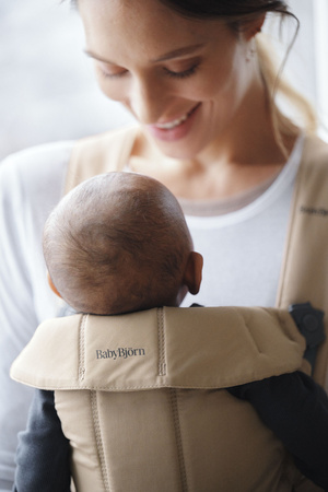 BABYBJORN MINI Woven – nosidełko, beżowe