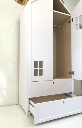 Zestaw solidnych mebli dziecięcych z drewna, z garderobą, z szufladami