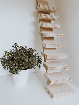 Wyjątkowy domek do zabawy dla chłopca i dziewczynki, z antresolą i huśtawką