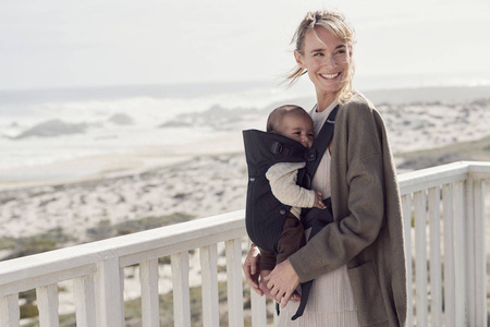 BABYBJORN MINI 3D Mesh – nosidełko, Czarny