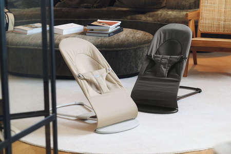 BABYBJORN - leżaczek BALANCE SOFT WOVEN/JERSEY Tri Fabric, Ciemny Szary + zabawka do leżaczka - Googly Eyes