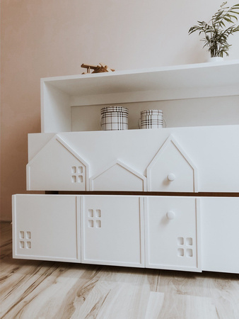 Solidna komoda dziecięca z szufladami i mini domkami.komoda miasto