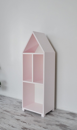 Oryginalny regał z półkami pastelowy róż, w kształcie domku