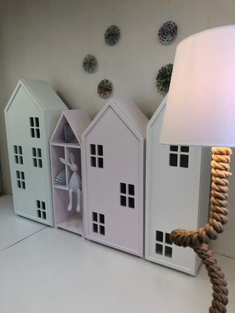 Regał z drzwiami i półkami Miasto pastelowy róż