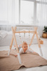 Stojak edukacyjny Baby Gym, drewniana siłownia, biały