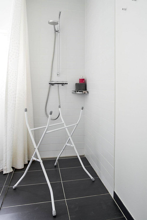 Baby Dan - Stojak na wanienkę SafeSplash, biały