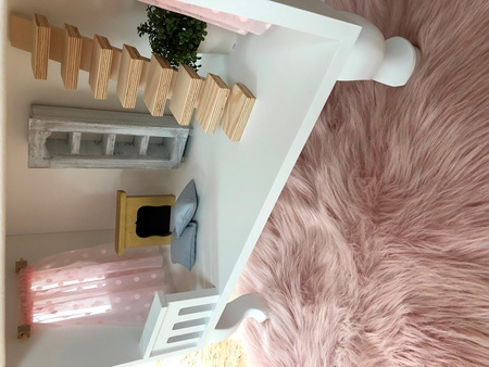 Drewniany duży domek dla lalek z poddaszem i balkonem, domek do zabawy Charlott