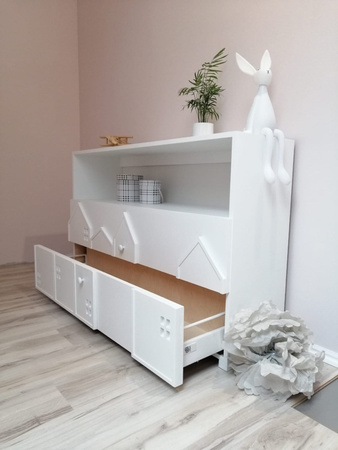 Solidna komoda dziecięca z szufladami i mini domkami.komoda miasto