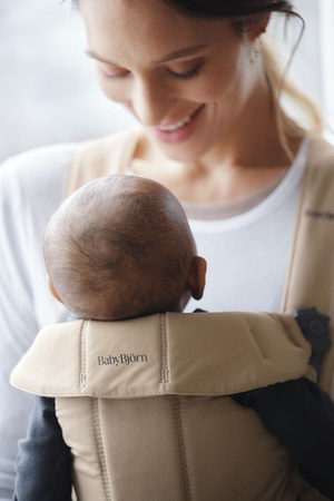 BABYBJORN MINI Woven – nosidełko, beżowe