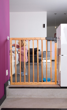 Childhome Drewniana barierka do drzwi/schodów 73,5 - 104 cm Natural