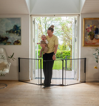 Baby Dan - Bramka ochronna zewnętrzna Carl Wide X, czarna