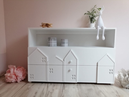 Solidna komoda dziecięca z szufladami i mini domkami.komoda miasto