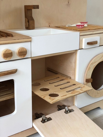 Drewniana mini kuchnia dla dzieci z lodówką, piekarnikiem i zmywarką handmade