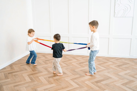 Guma sensoryczna animacyjna tęczowa AKSON