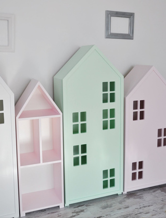 Pojemny regał z półkami i drzwiami, we made it