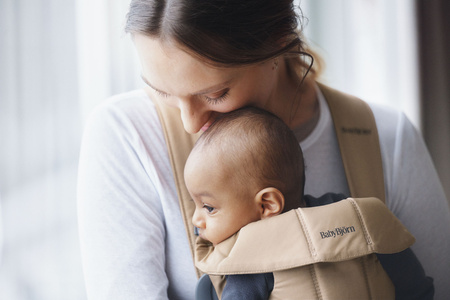 BABYBJORN MINI Woven – nosidełko, beżowe