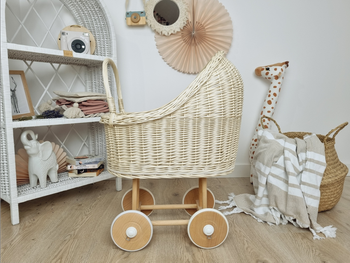 Wiklinowy wózek dla lalek wysoki ecru - drewno