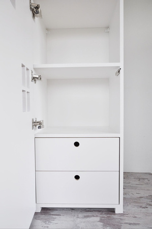 Nowoczesna Szafa dla dziecka z okienkami i szufladami, we made it