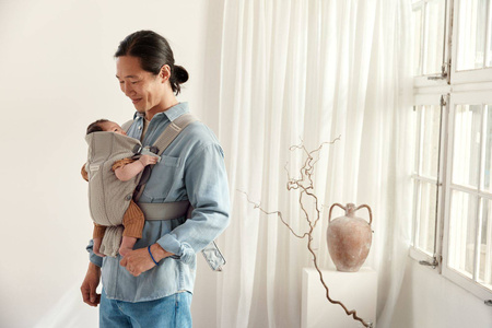 BABYBJORN MINI 3D Mesh – nosidełko, Szary Beż