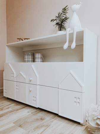 Solidna komoda dziecięca z szufladami i mini domkami.komoda miasto