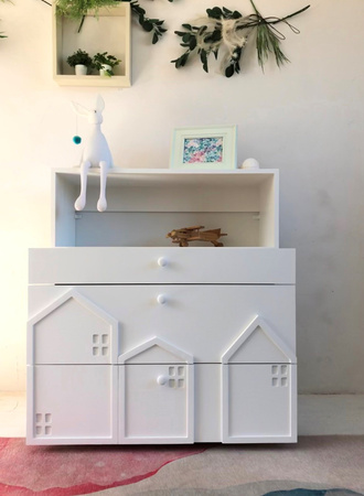 Mała komoda do pokoju dziecięcego z szufladami, biała komoda dla dzieci