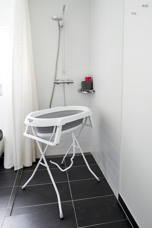 Baby Dan - Stojak na wanienkę SafeSplash, biały