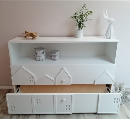 Solidna komoda dziecięca z szufladami i mini domkami.komoda miasto