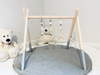 Stojak edukacyjny Baby Gym, drewniana siłownia, szary