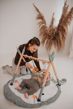 Stojak edukacyjny Baby Gym, drewniana siłownia (kaktus, tipi)
