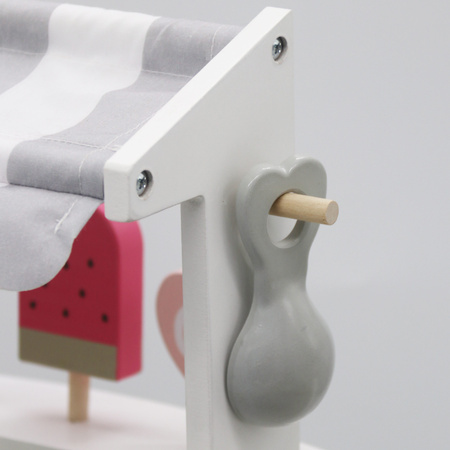 Drewniana lodziarnia na kółkach z akcesoriami, kolor biały