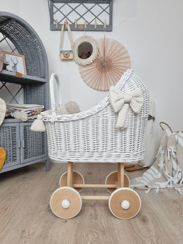 Wiklinowy wózek dla lalek wysoki biały z pościelką - drewno