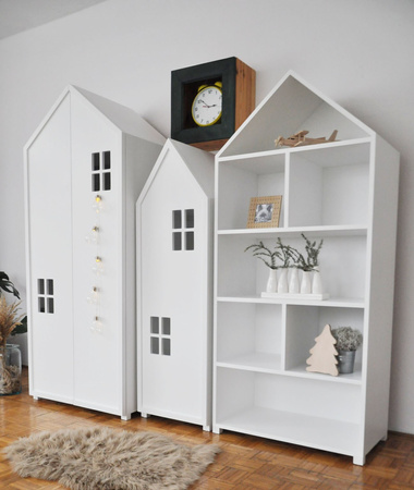 Zestaw solidnych mebli dziecięcych z drewna, z garderobą, z szufladami