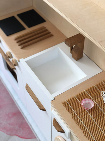 Drewniana mini kuchnia dla dzieci z lodówką, piekarnikiem i zmywarką handmade