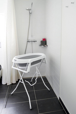 Baby Dan - Stojak na wanienkę SafeSplash, biały