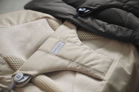 BABYBJORN - leżaczek BALANCE SOFT WOVEN/JERSEY Tri Fabric, Ciemny Szary + zabawka do leżaczka - Googly Eyes