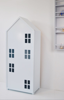 Duża szafa z półkami i okienkami, we made it