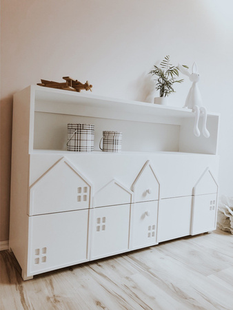Solidna komoda dziecięca z szufladami i mini domkami.komoda miasto