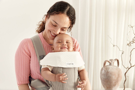 BABYBJORN MINI 3D Mesh – nosidełko, Szary Beż