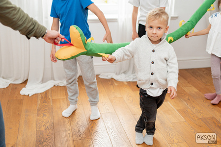 WĄŻ SPACEROWY gąsienica zielony AKSON