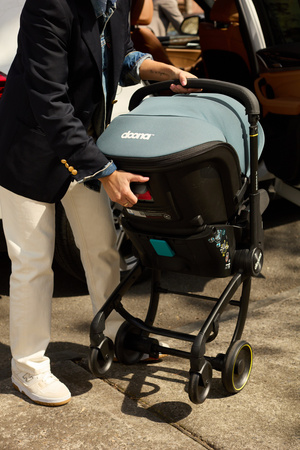 Doona - Mobilny fotelik samochodowy Doona X - Dusty Sage