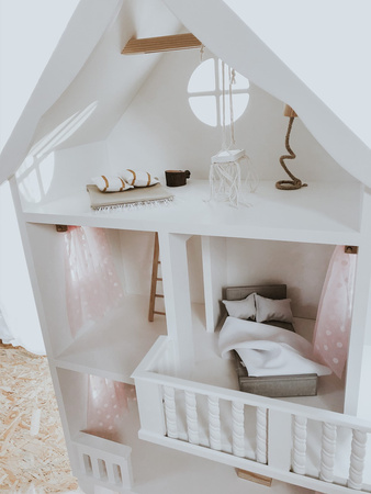 Drewniany duży domek dla lalek z poddaszem i balkonem, domek do zabawy Charlott