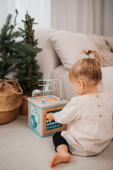 Drewniana kostka edukacyjna z przeplatanką, sorter niebieski